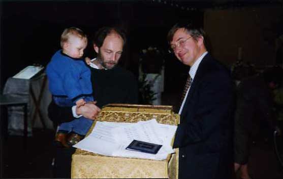 Oleg Chvabo avec son fils Constantin dans les bras et Pierre Rehbinder